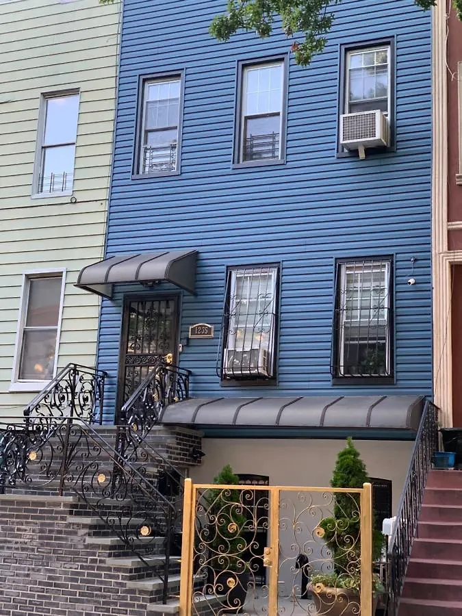 Charming Apartment In Bushwick New York