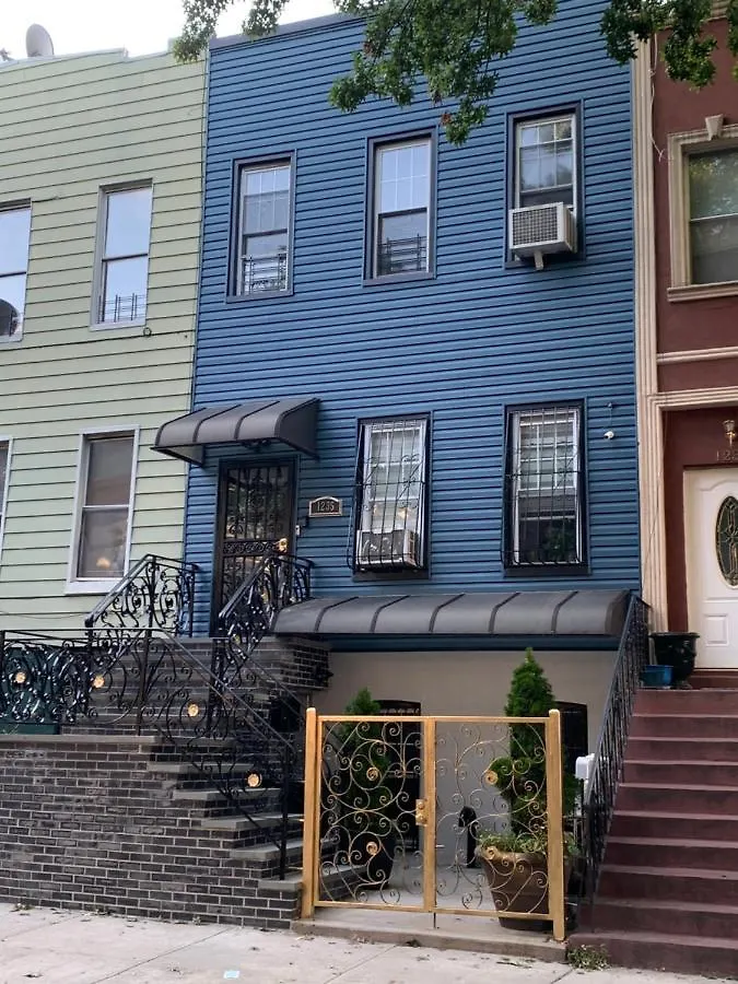 Charming Apartment In Bushwick New York