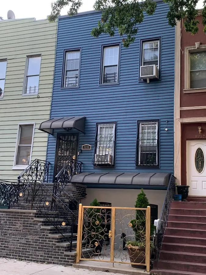 Charming Apartment In Bushwick New York